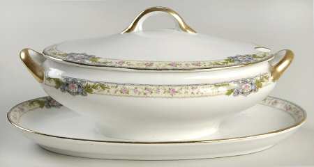 Hanover Gravy Boat w/Attached Underplate & Lid