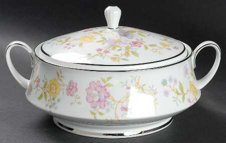 Harmony (Platinum Trim) Round Covered Vegetable