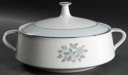 Harvard Rose Round Covered Vegetable