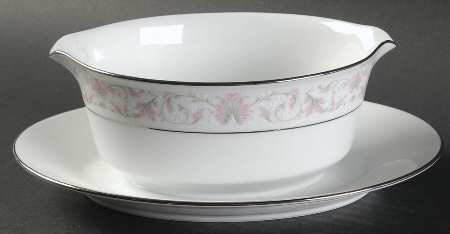 Harwyn Gravy Boat with Attached Underplate