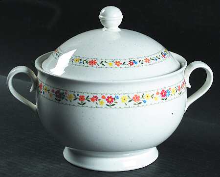 Happy Talk 2 Qt Round Covered Casserole