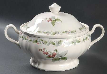 Harvest Treasure Round Covered Vegetable