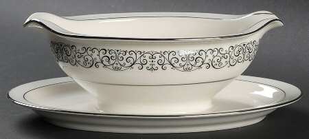 Hawthorne Gravy Boat with Attached Underplate