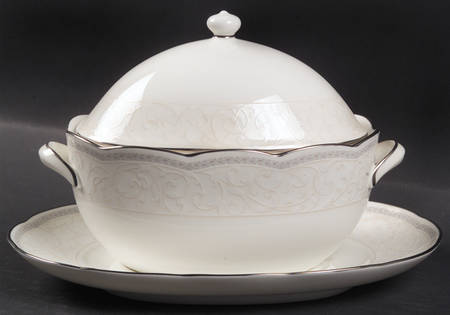 Hermitage Gravy Boat & Lid w/Underplate