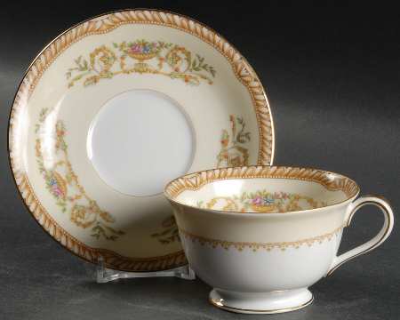Hermosa Footed Cup & Saucer Set