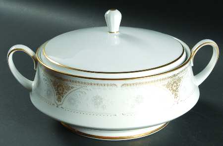 Highclere Round Covered Vegetable