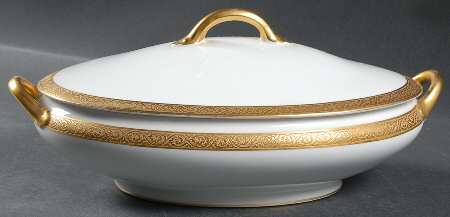 Hillcrust Oval Covered Vegetable