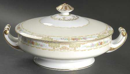 Hobbema Round Covered Vegetable