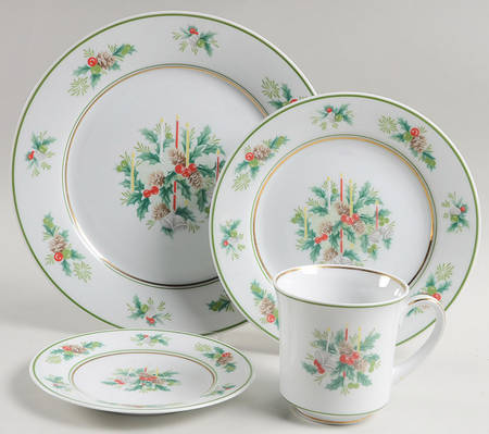 Holly 32 Piece Estate Set