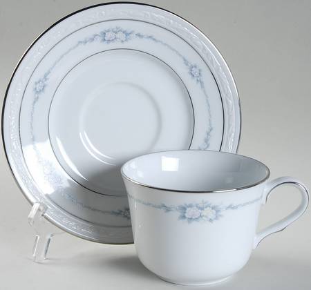 Holloway Flat Cup & Saucer Set
