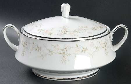 Holbrook (Platinum) Round Covered Vegetable