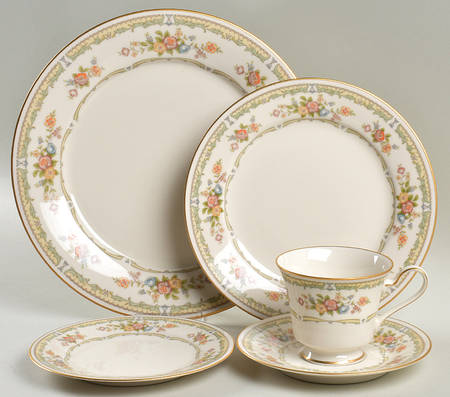 Homage 40 Piece Estate Set