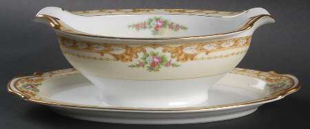 Homeric Gravy Boat with Attached Underplate