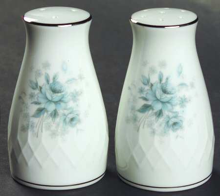 Hyannis Salt & Pepper Set