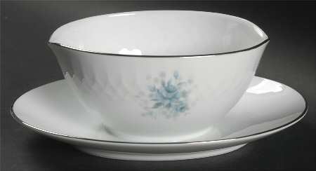 Hyannis Gravy Boat with Attached Underplate