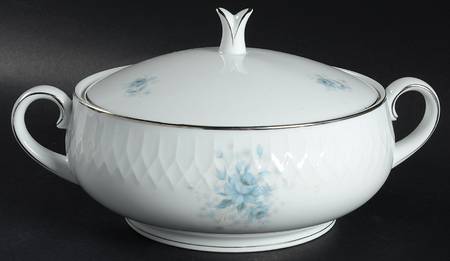 Hyannis Round Covered Vegetable