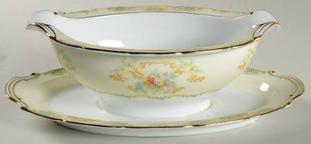 Iberia Gravy Boat with Attached Underplate