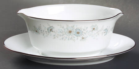 Inverness Gravy Boat with Attached Underplate by Noritake