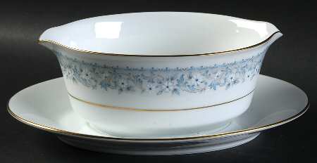 Iona Gravy Boat with Attached Underplate