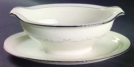 Irene Gravy Boat with Attached Underplate