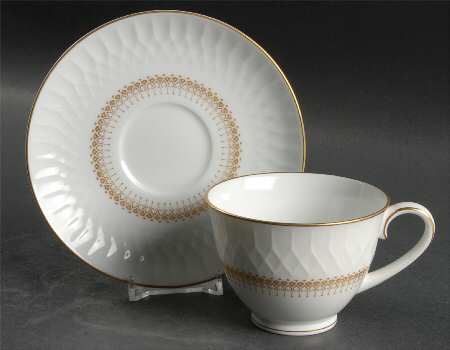 Irmina Footed Cup & Saucer Set