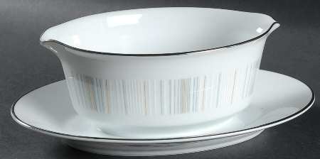 Isabella Gravy Boat with Attached Underplate