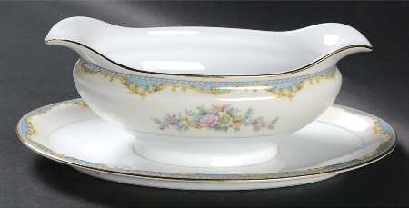 Ivanhoe Gravy Boat with Attached Underplate