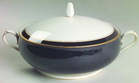 Ivory & Ebony Round Covered Vegetable