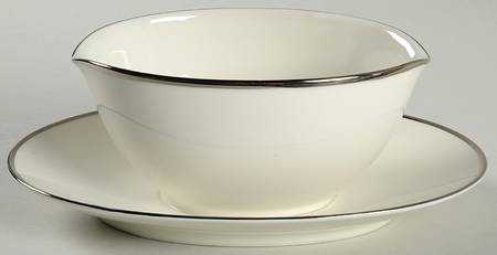 Ivonne Gravy Boat with Attached Underplate