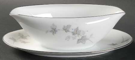 Ivyne Gravy Boat with Attached Underplate