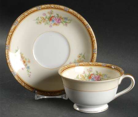 Janet Footed Cup & Saucer Set