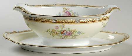 Janet Gravy Boat with Attached Underplate