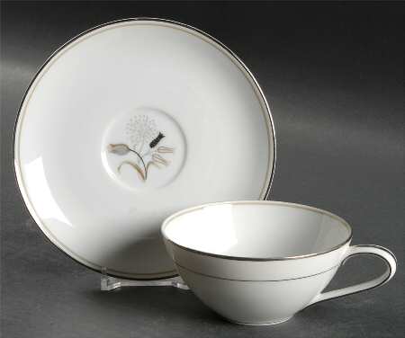 Jaris Flat Cup & Saucer Set