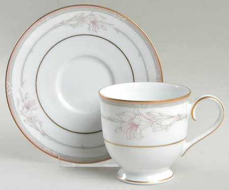 Jenna Footed Cup & Saucer Set