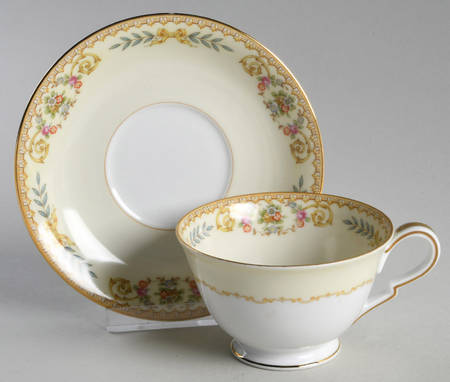 Kelvin Footed Cup & Saucer Set
