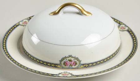 Kenosha Round Covered Butter with Strainer