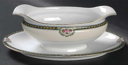 Kenosha Gravy Boat with Attached Underplate
