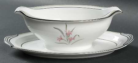 Kent Gravy Boat with Attached Underplate