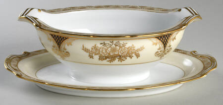 Kenwood (Black, Scalloped) Gravy Boat with Attached Underplate