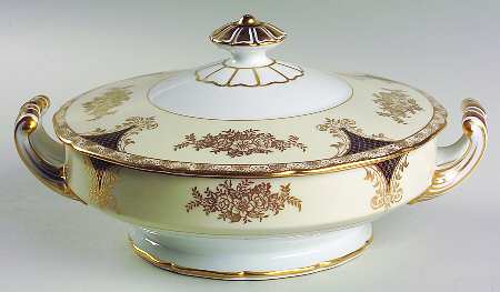 Kenwood (Black, Scalloped) Round Covered Vegetable