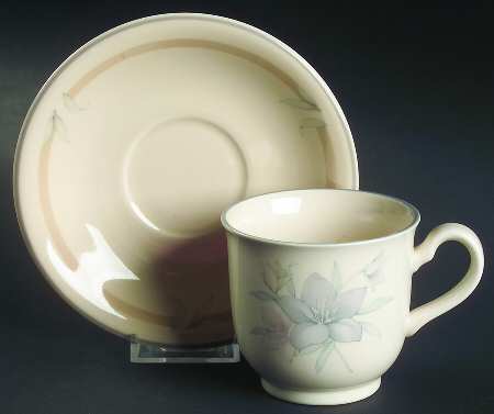 Kerry Spring Footed Cup & Saucer Set