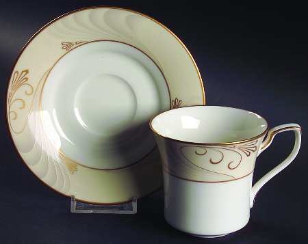 Khira Flat Cup & Saucer Set