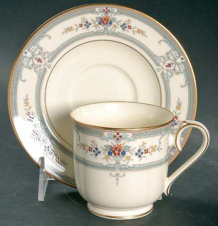 Kiev Footed Cup & Saucer Set