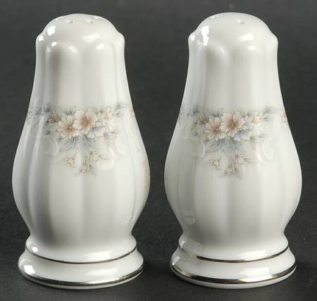 Kirkland Salt & Pepper Set