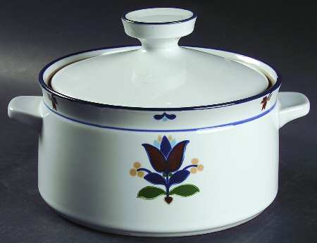 Knickerbocker 2.25 Qt Round Covered Casserole