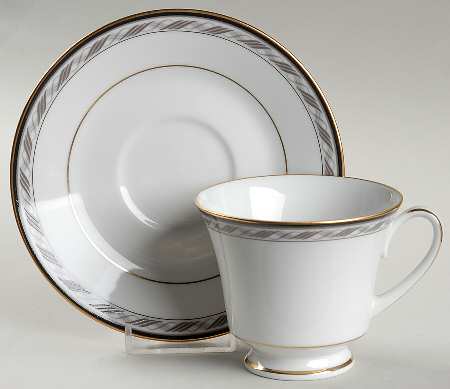Knightsbridge Footed Cup & Saucer Set
