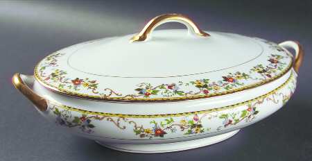 Knollwood Oval Covered Vegetable