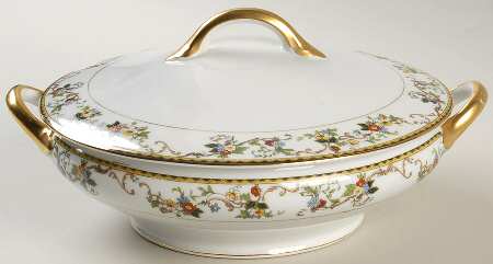 Knollwood Round Covered Vegetable