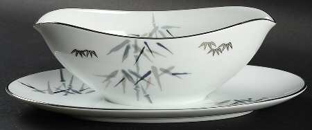 Korean Gravy Boat with Attached Underplate