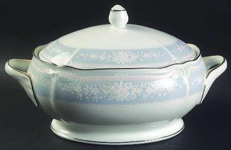 Lacewood Oval Covered Vegetable